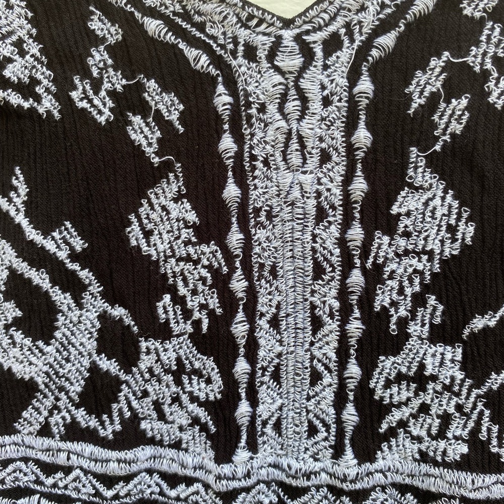 Japna Black Camisole Bustier Crop Top with White Embroidery 🪡 - Picture 2 of 8